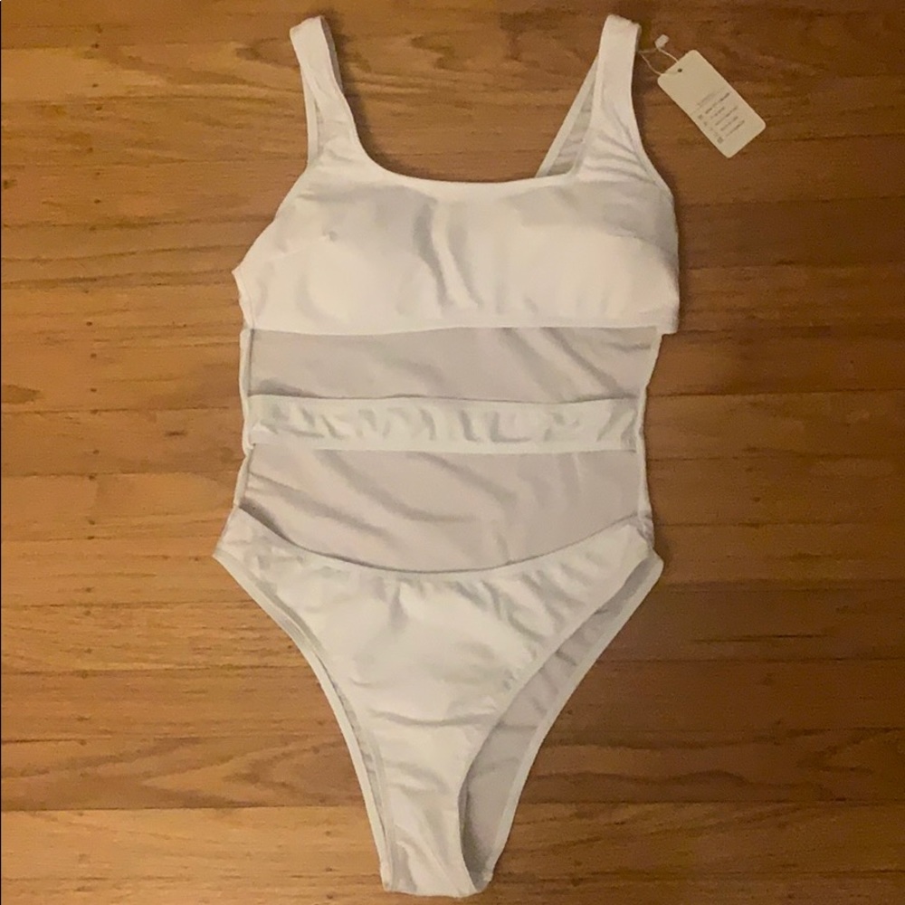 Cut out jumpsuit/swimsuit in white - Picture 3 of 4